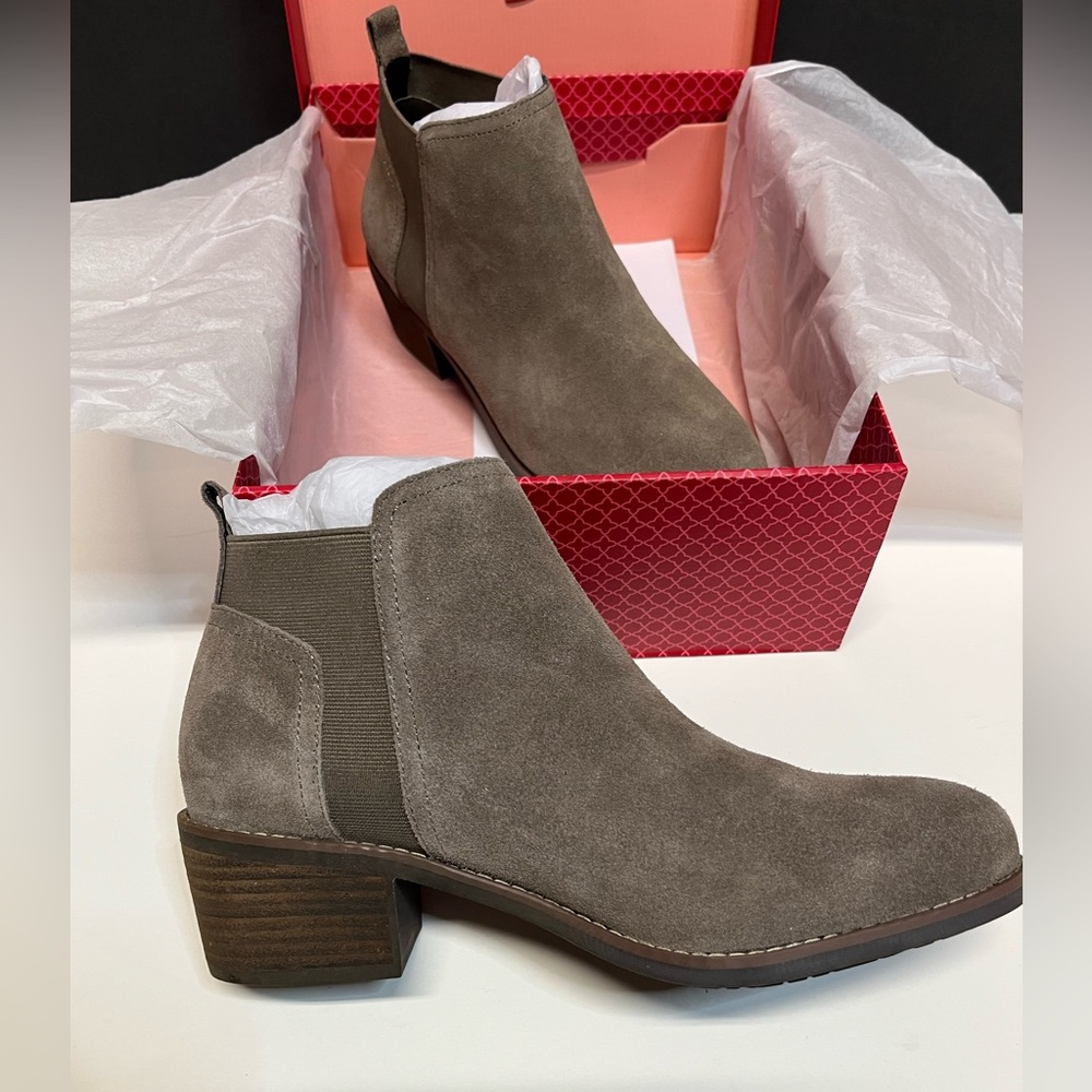 Kelly & Katie Zora Taupe Chelsea Boots